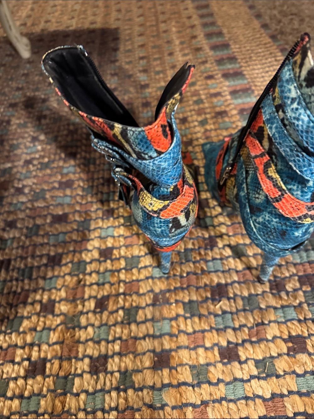 Hot Tomato NWTs Multicolor Snakeskin-Print Ankle Boots in Blue & Orange Sz 12W - Picture 3 of 6